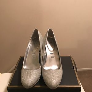 Sparkle shoe, silver gray .
